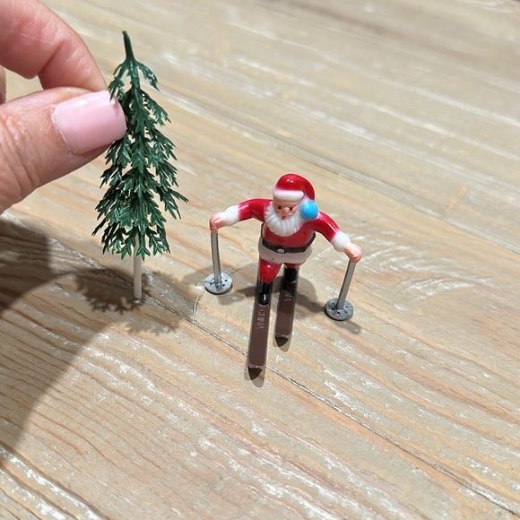 NWOT 16 Piece Santa Skiing & Pine Tree Cake Toppers - Picture 5 of 7